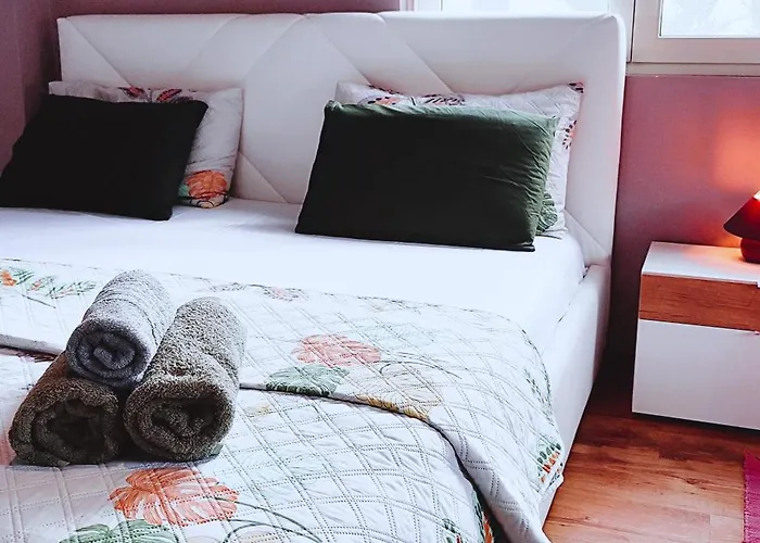 Seasons 3 Apartment *